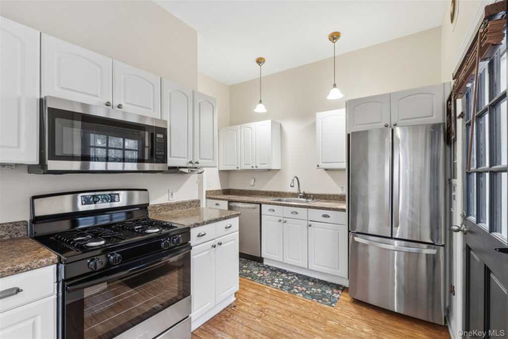 11 Oakdale Manor, Suffern, NY 10901 - Photo 8 of 38