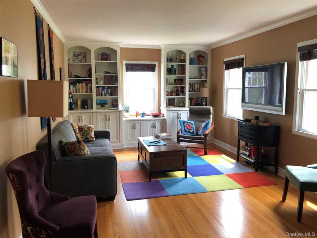 16 Southminster Drive, White Plains, NY 10604 - Photo 4 of 8