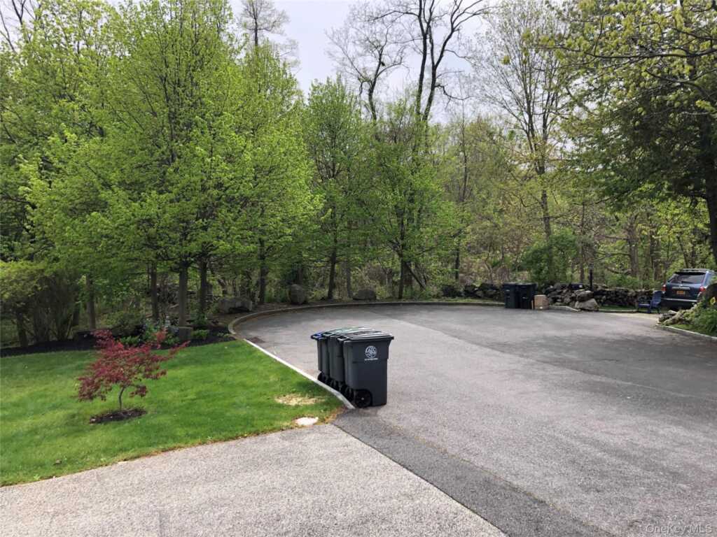 16 Southminster Drive, White Plains, NY 10604 - Photo 8 of 8