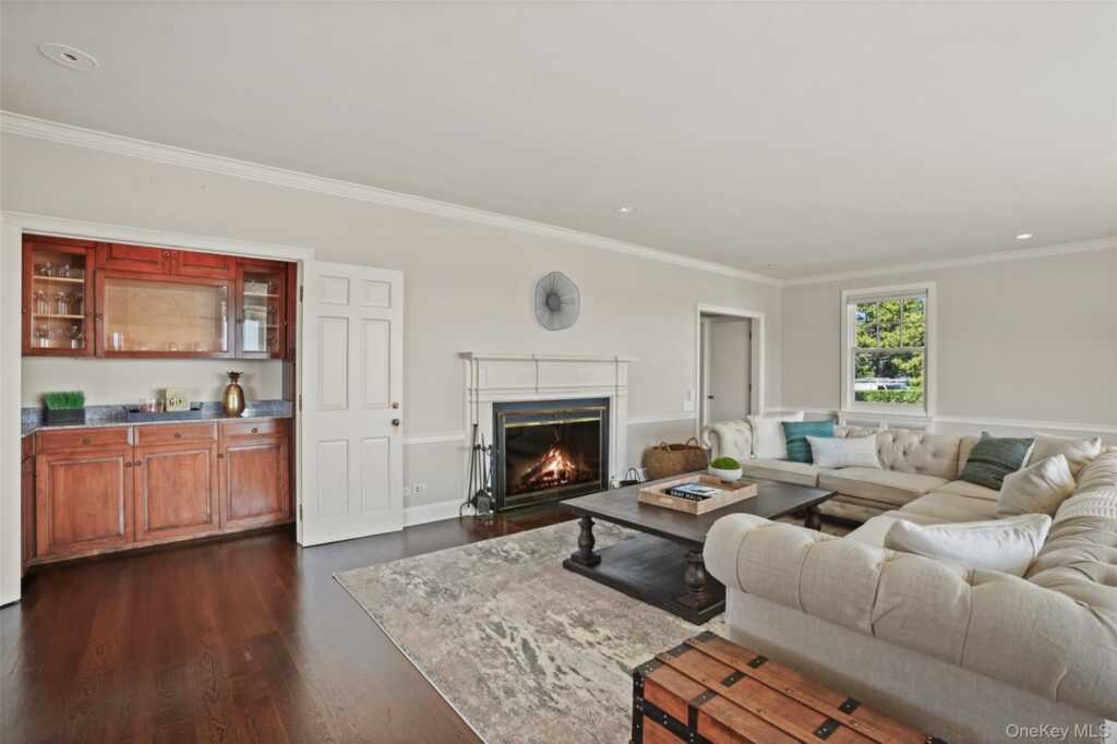 6 Pine Island Road, Rye, NY 10580 - Photo 12 of 38