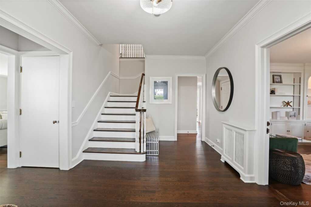 6 Pine Island Road, Rye, NY 10580 - Photo 4 of 38