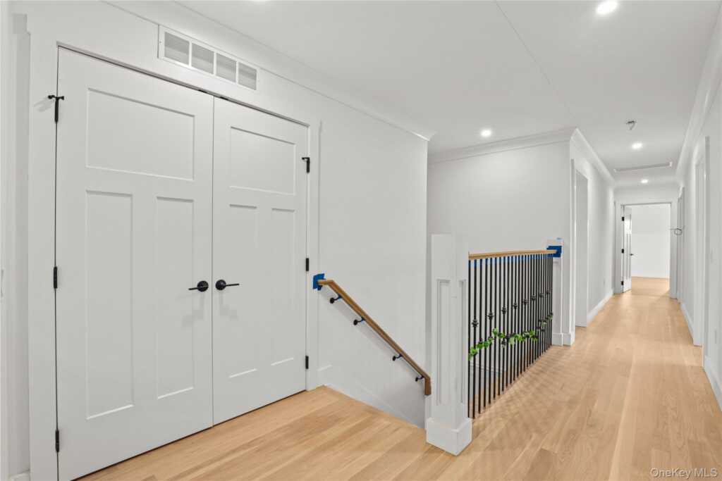 20 Hilltop Drive, Rye, NY 10573 - Photo 12 of 27