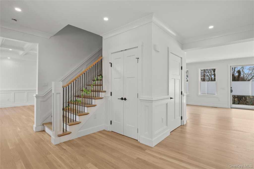 20 Hilltop Drive, Rye, NY 10573 - Photo 3 of 27