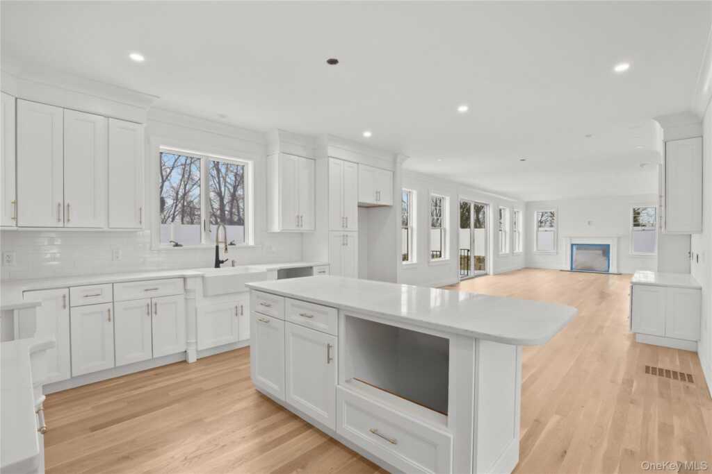 20 Hilltop Drive, Rye, NY 10573 - Photo 4 of 27