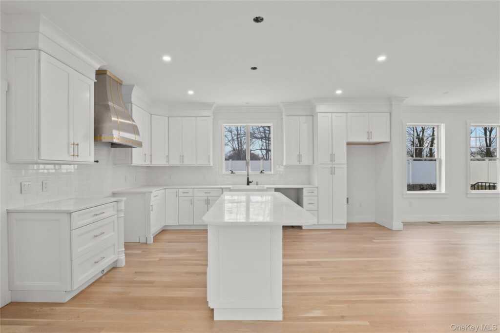 20 Hilltop Drive, Rye, NY 10573 - Photo 5 of 27