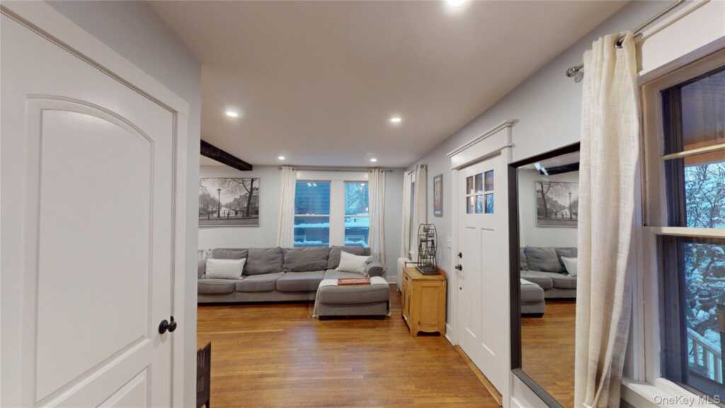 114 Castle Heights Avenue, Nyack, NY 10960 - Photo 4 of 20