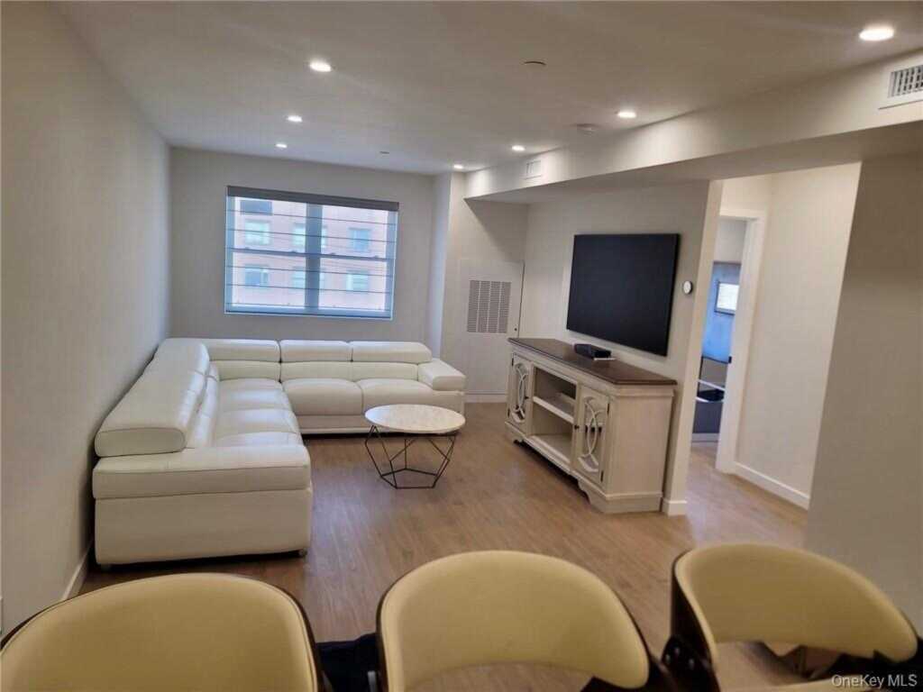 348 Main Street, Unit #3C, New Rochelle, NY 10801 - Photo 5 of 14