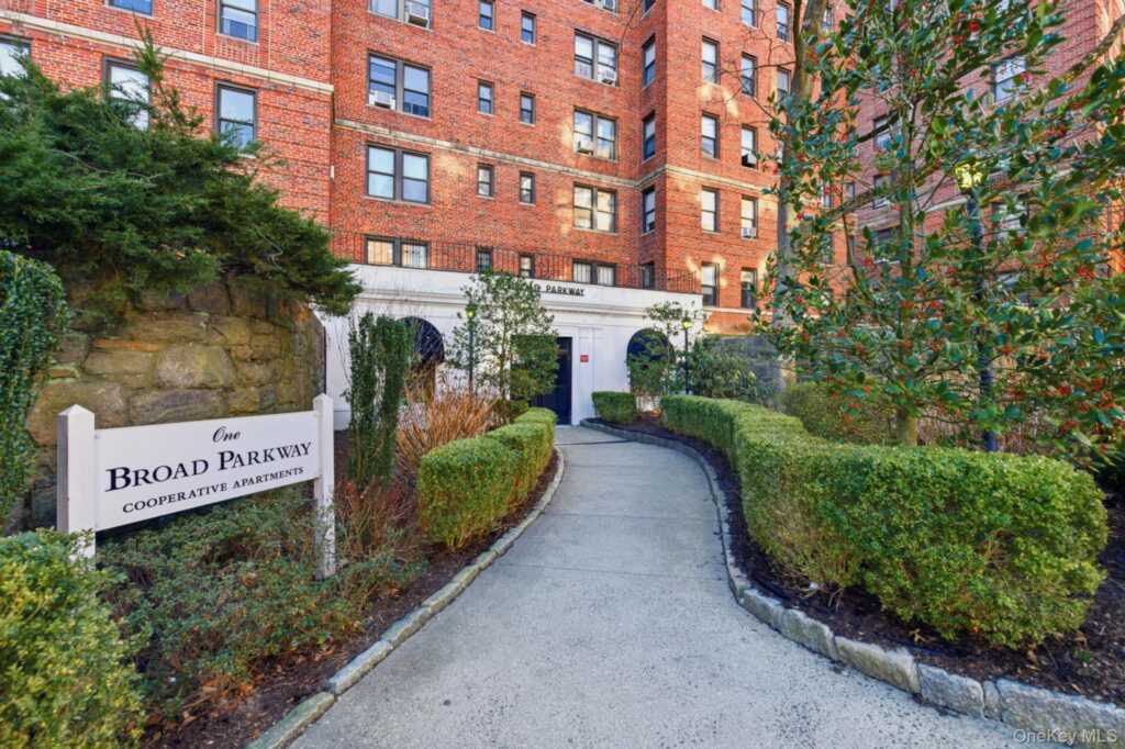 1 Broad Parkway, Unit #3M, White Plains, NY 10601