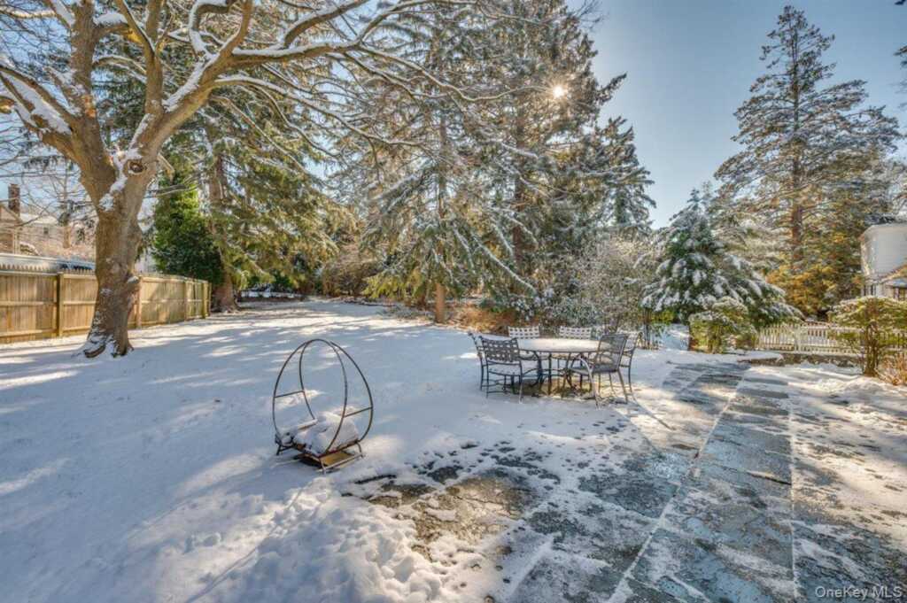 525 Milton Road, Rye, NY 10580 - Photo 3 of 32