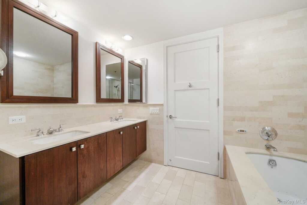 1 Renaissance Square, Unit #15E, White Plains, NY 10601 - Photo 14 of 19