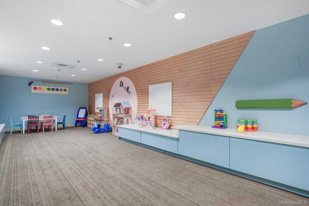 1 Renaissance Square, Unit #15E, White Plains, NY 10601 - Photo 18 of 19