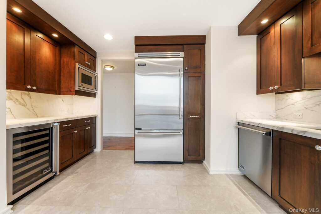 1 Renaissance Square, Unit #15E, White Plains, NY 10601 - Photo 6 of 19