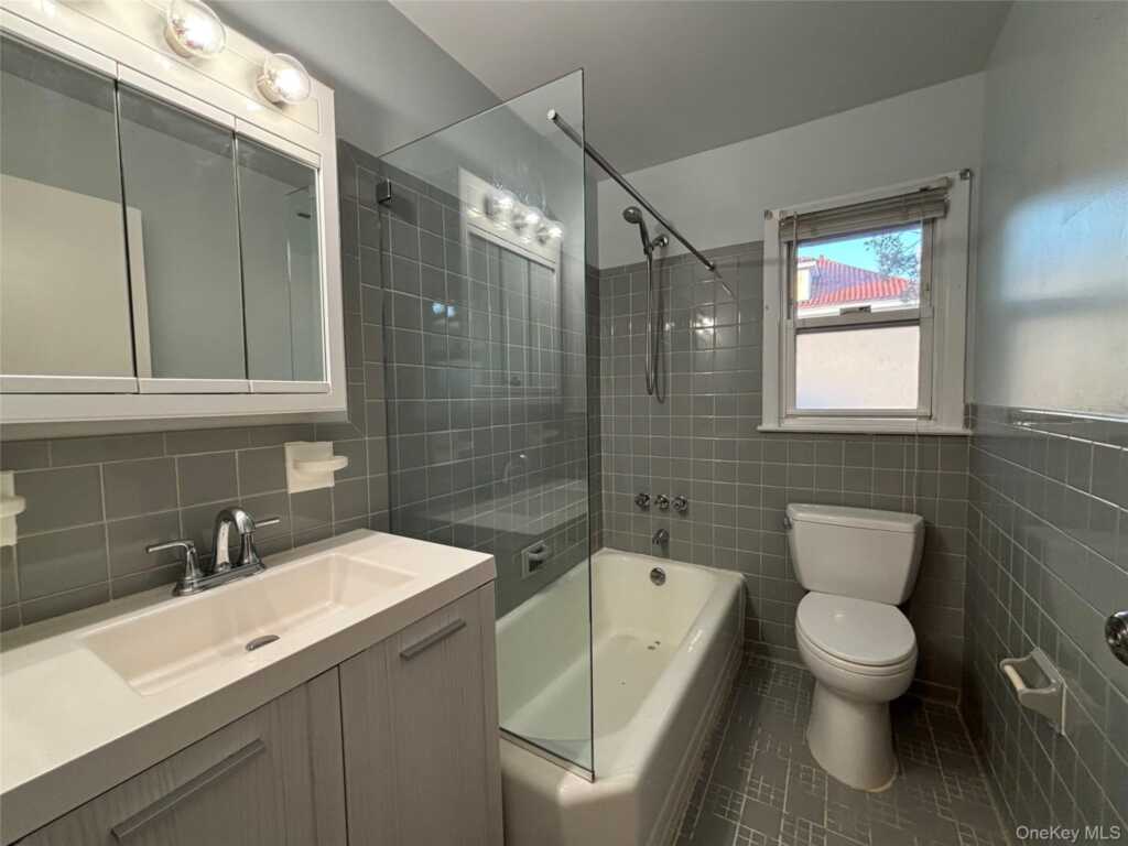 11 Muir Place, New Rochelle, NY 10801 - Photo 8 of 24