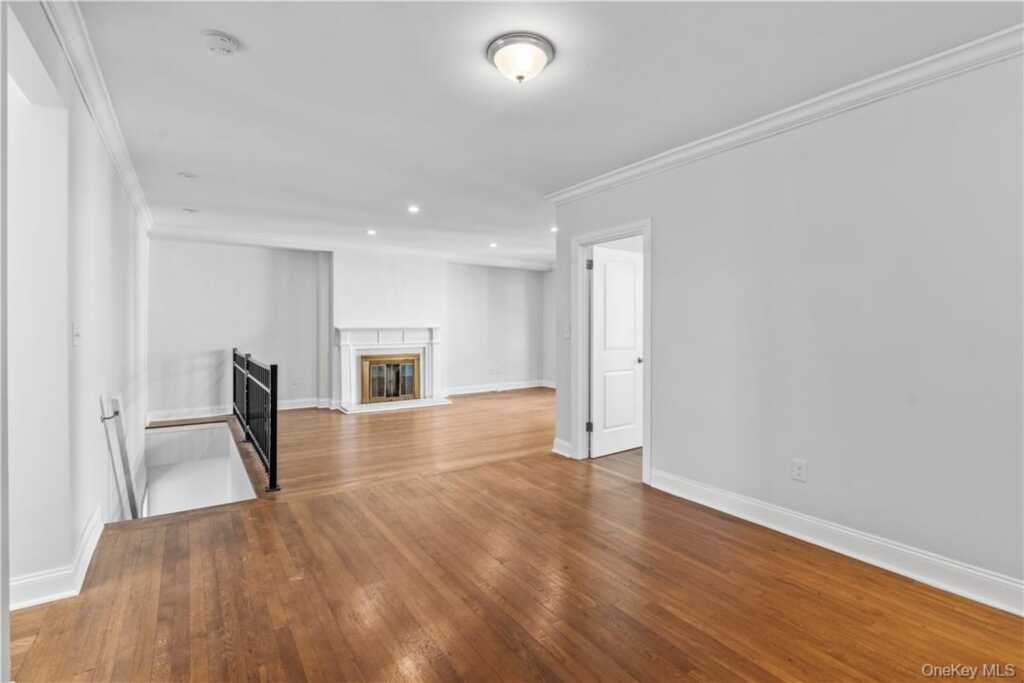 250 Martine Avenue, Unit #3F, White Plains, NY 10601 - Photo 6 of 24