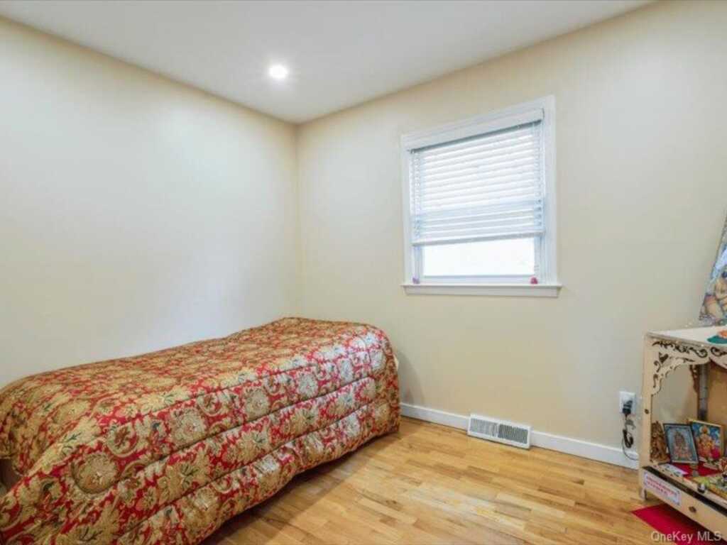 42 Mesa Place, Nanuet, NY 10954 - Photo 10 of 19