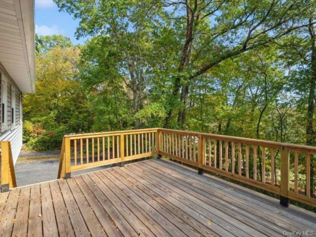 42 Mesa Place, Nanuet, NY 10954 - Photo 15 of 19