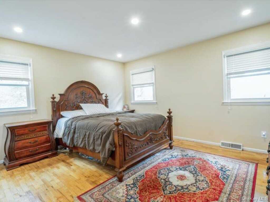 42 Mesa Place, Nanuet, NY 10954 - Photo 8 of 19