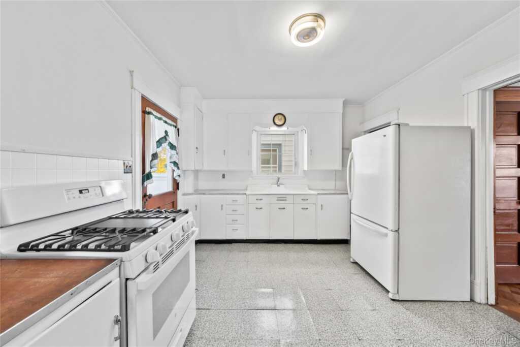 47 Prairie Avenue, Suffern, NY 10901 - Photo 10 of 45