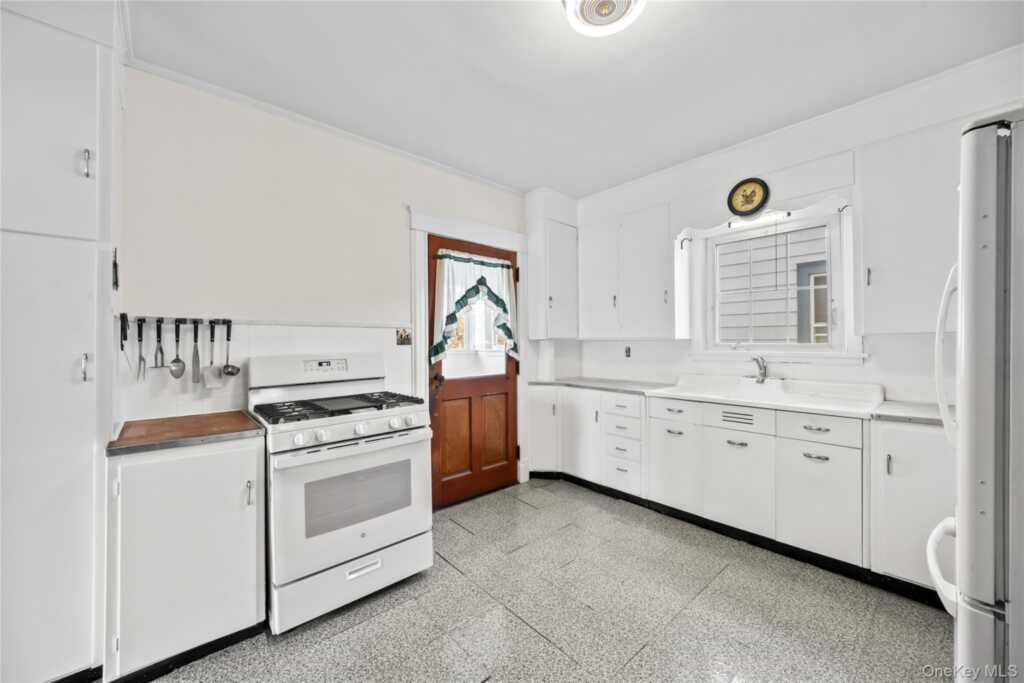 47 Prairie Avenue, Suffern, NY 10901 - Photo 9 of 45