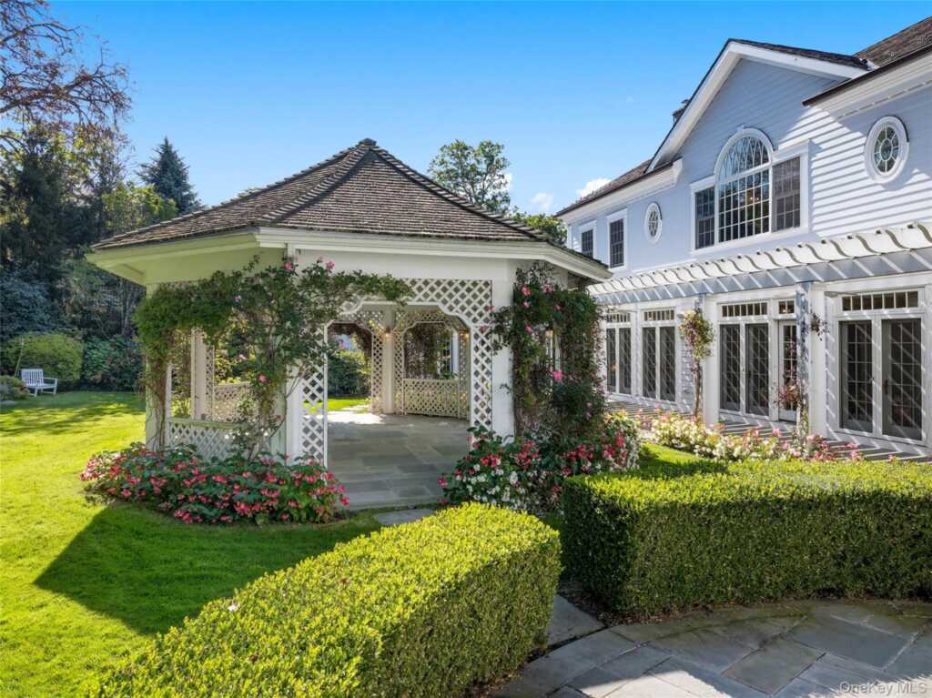 63 Premium Point, New Rochelle, NY 10801 - Photo 16 of 24