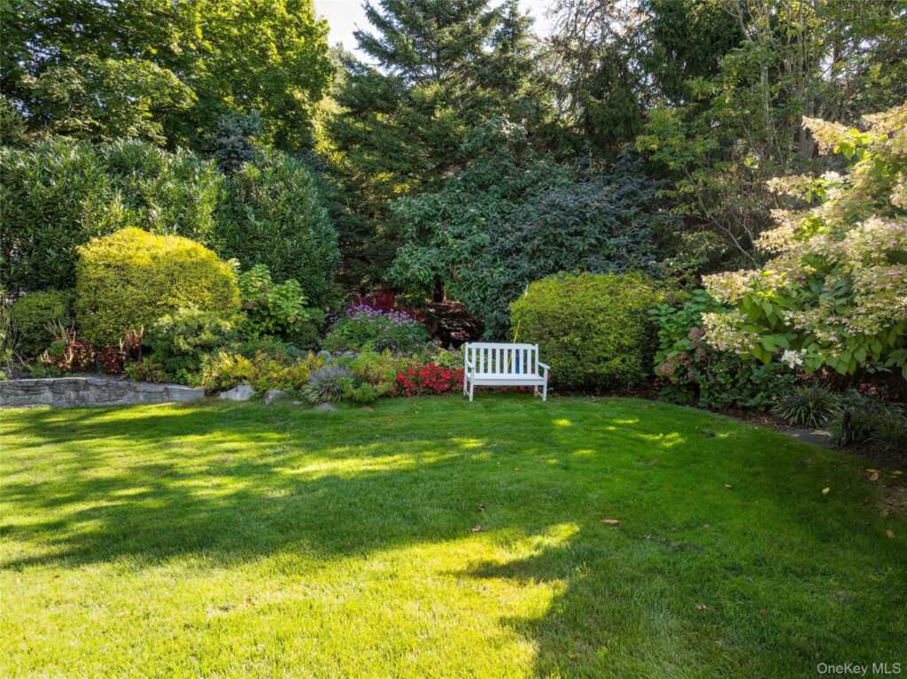 63 Premium Point, New Rochelle, NY 10801 - Photo 20 of 24