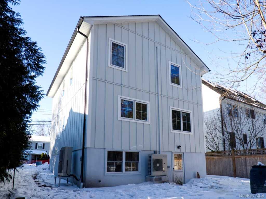 54 Lindbergh Avenue, Rye, NY 10580 - Photo 4 of 35