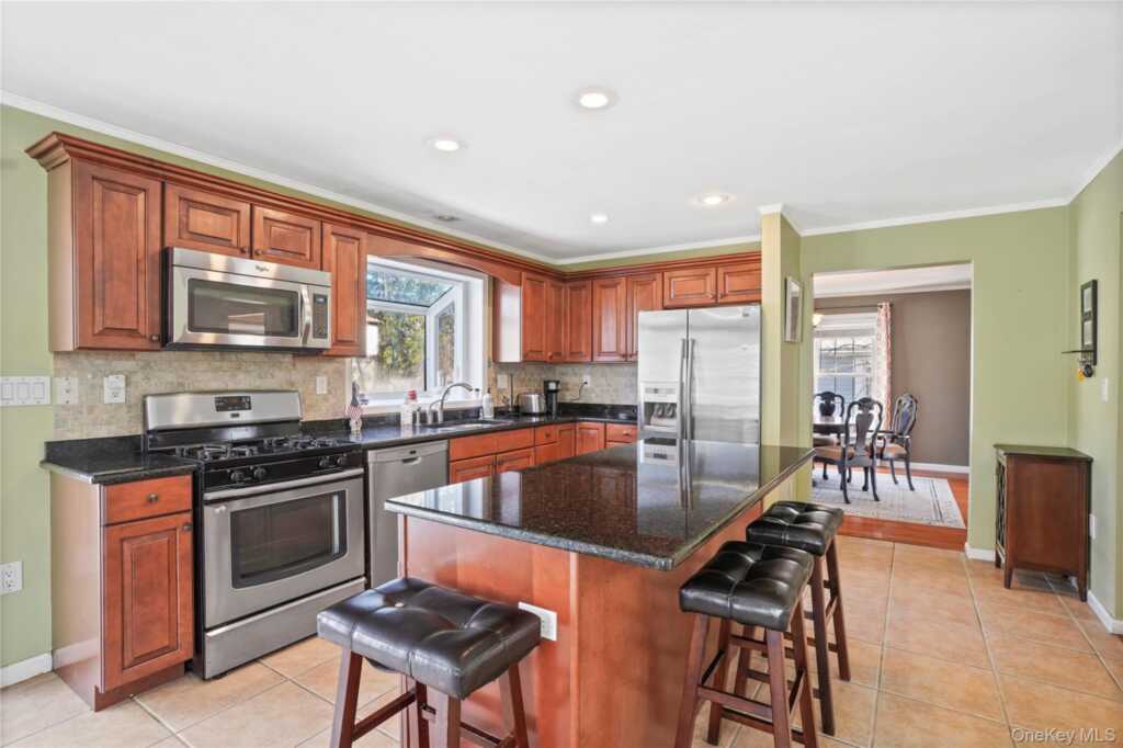 102 Clinton Street, White Plains, NY 10603 - Photo 10 of 34