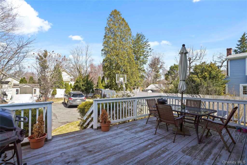 102 Clinton Street, White Plains, NY 10603 - Photo 14 of 34