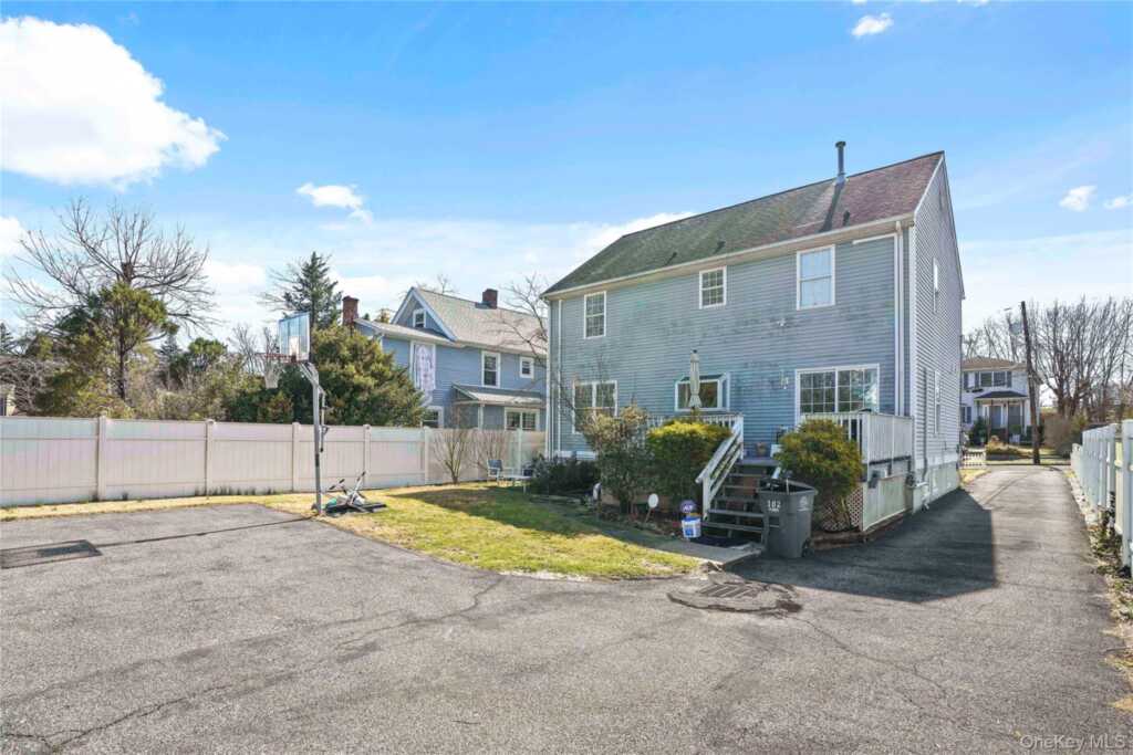 102 Clinton Street, White Plains, NY 10603 - Photo 29 of 34