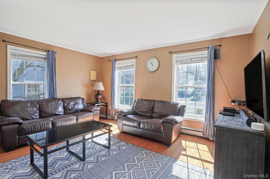 102 Clinton Street, White Plains, NY 10603 - Photo 3 of 34