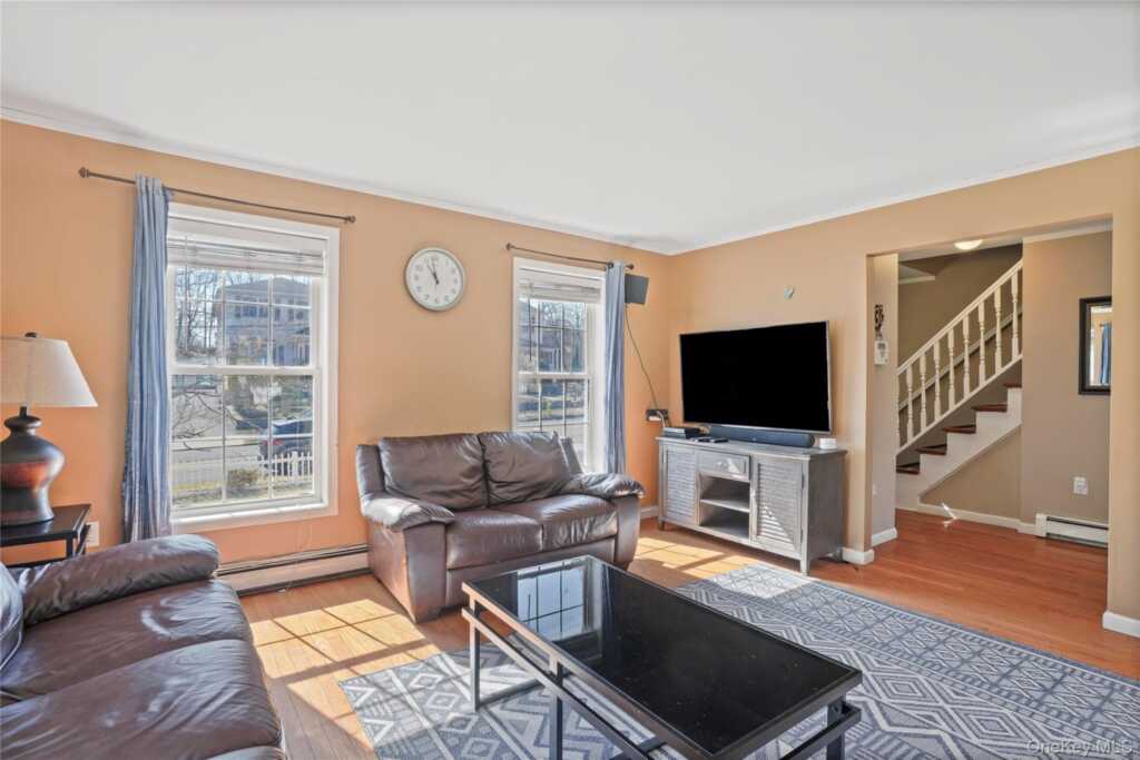 102 Clinton Street, White Plains, NY 10603 - Photo 4 of 34