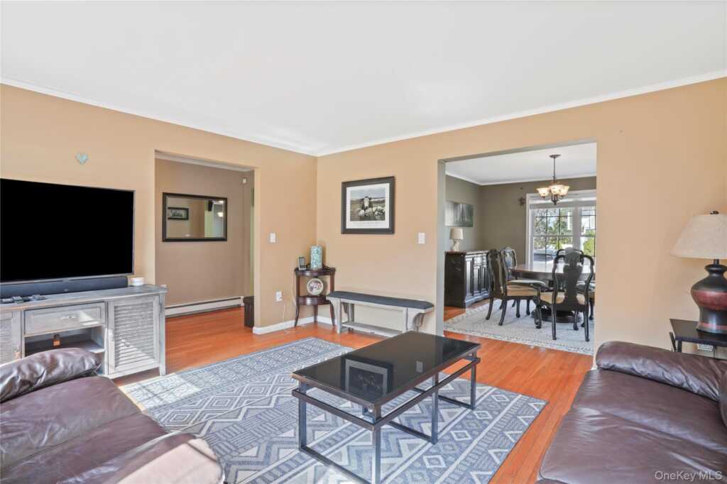 102 Clinton Street, White Plains, NY 10603 - Photo 5 of 34