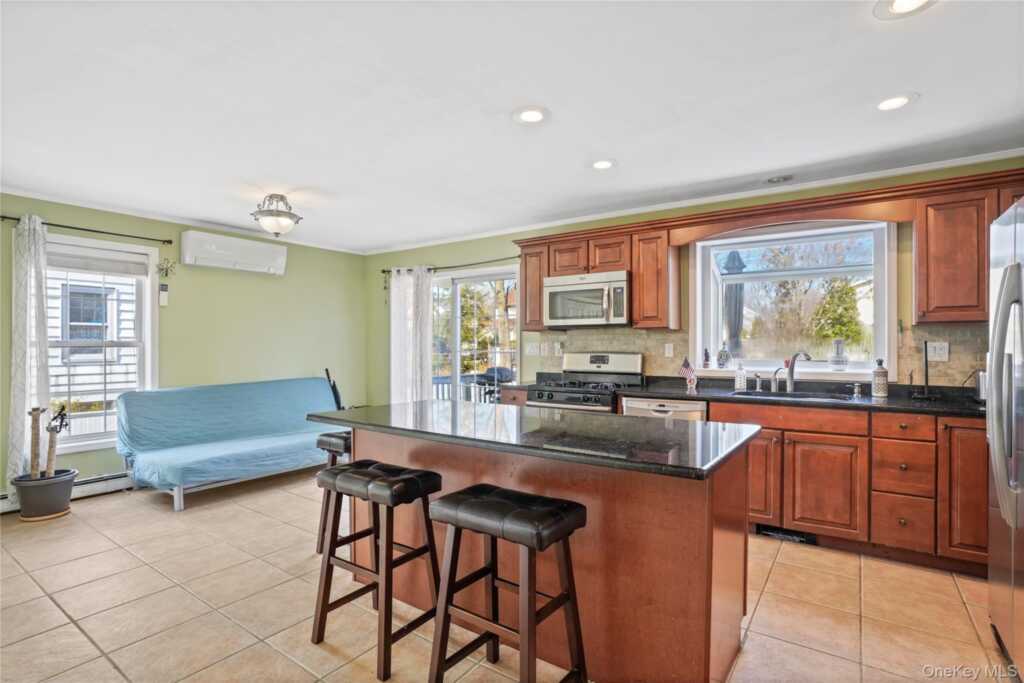 102 Clinton Street, White Plains, NY 10603 - Photo 9 of 34