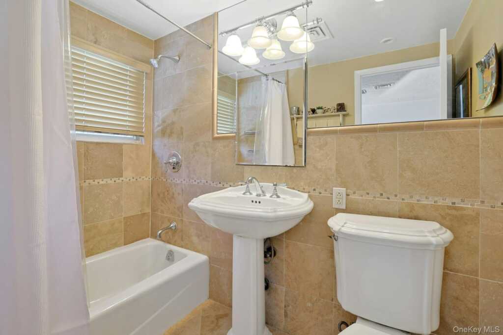 32 Lambert Lane, New Rochelle, NY 10804 - Photo 14 of 28