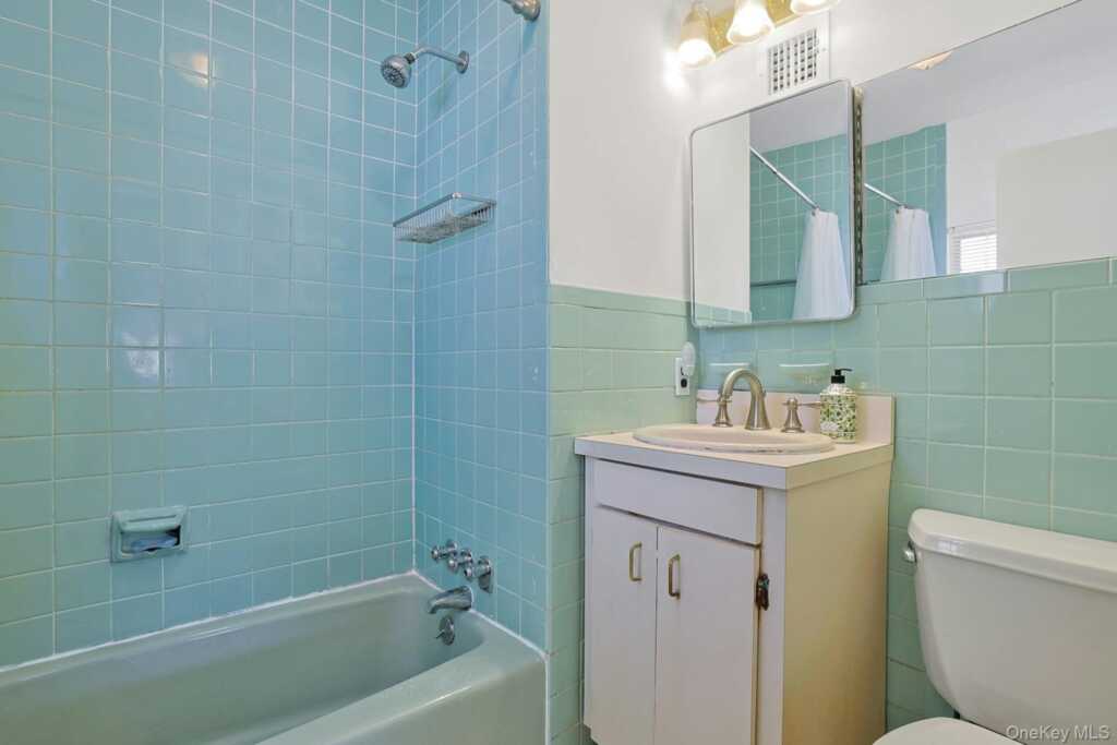 32 Lambert Lane, New Rochelle, NY 10804 - Photo 18 of 28