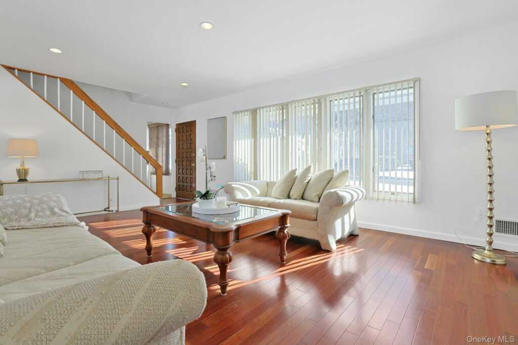 32 Lambert Lane, New Rochelle, NY 10804 - Photo 5 of 28