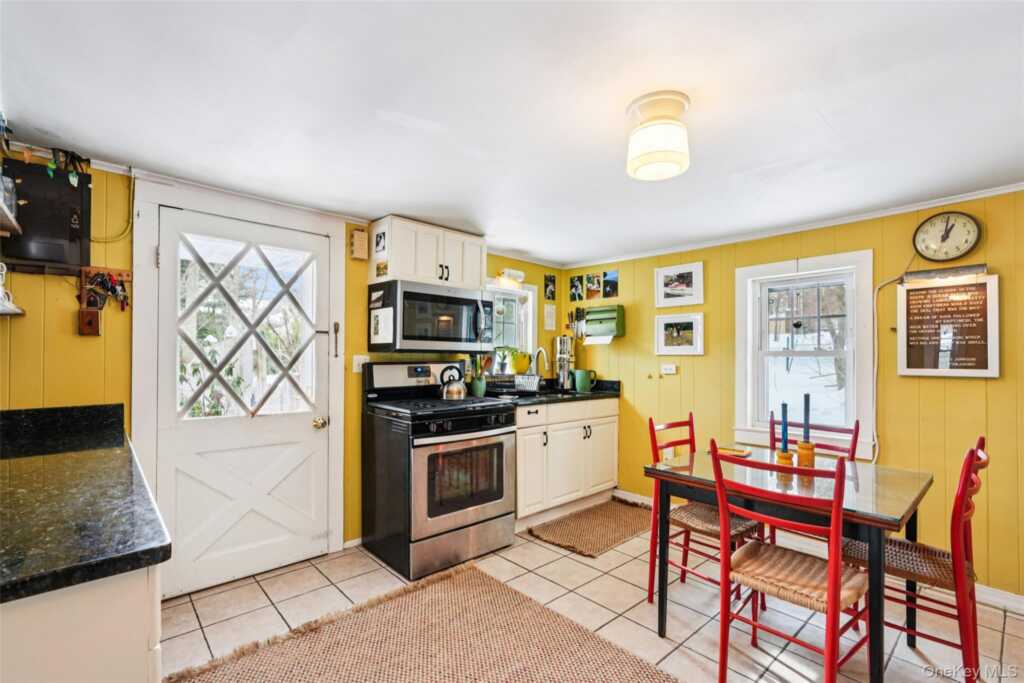 422 N Midland Avenue, Nyack, NY 10960 - Photo 11 of 39