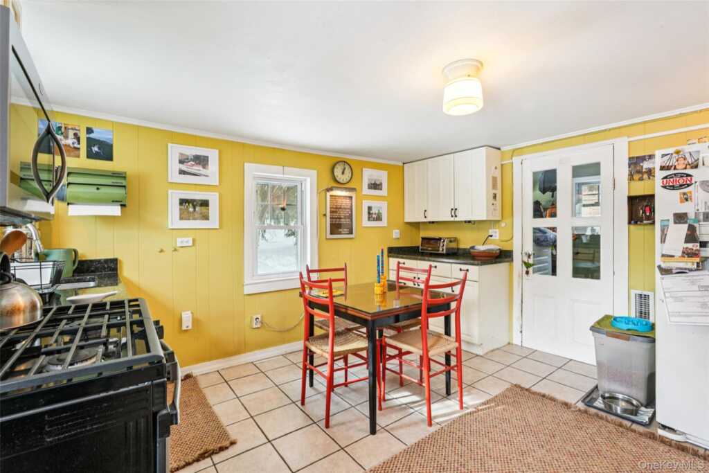 422 N Midland Avenue, Nyack, NY 10960 - Photo 12 of 39