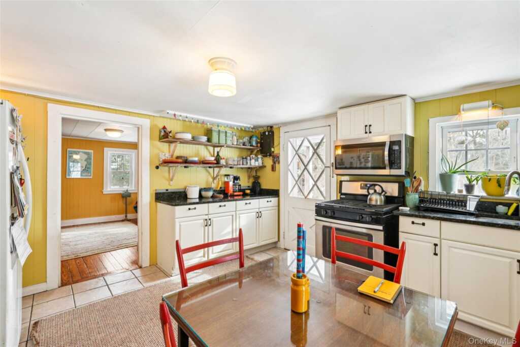 422 N Midland Avenue, Nyack, NY 10960 - Photo 15 of 39