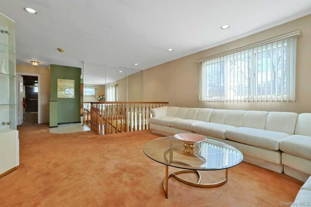 25 Tennyson Drive, Nanuet, NY 10954 - Photo 10 of 35