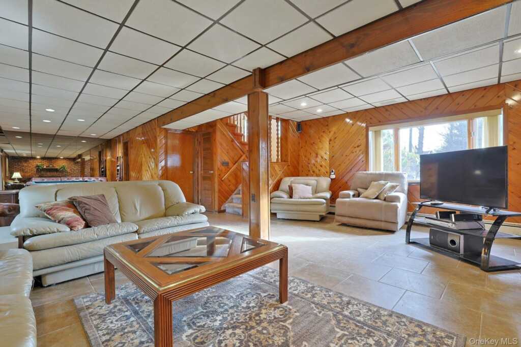 25 Tennyson Drive, Nanuet, NY 10954 - Photo 22 of 35