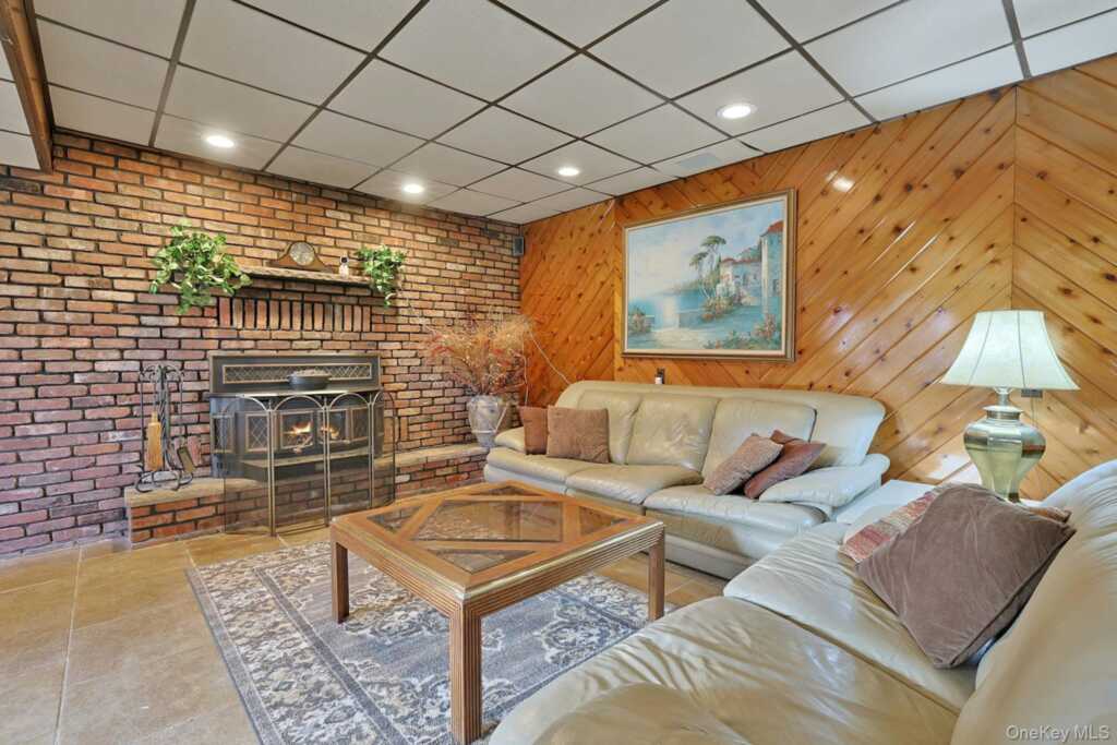 25 Tennyson Drive, Nanuet, NY 10954 - Photo 23 of 35