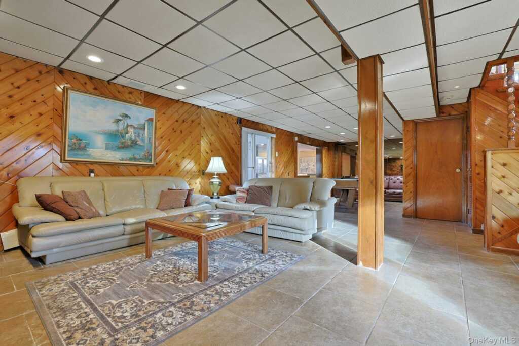 25 Tennyson Drive, Nanuet, NY 10954 - Photo 24 of 35