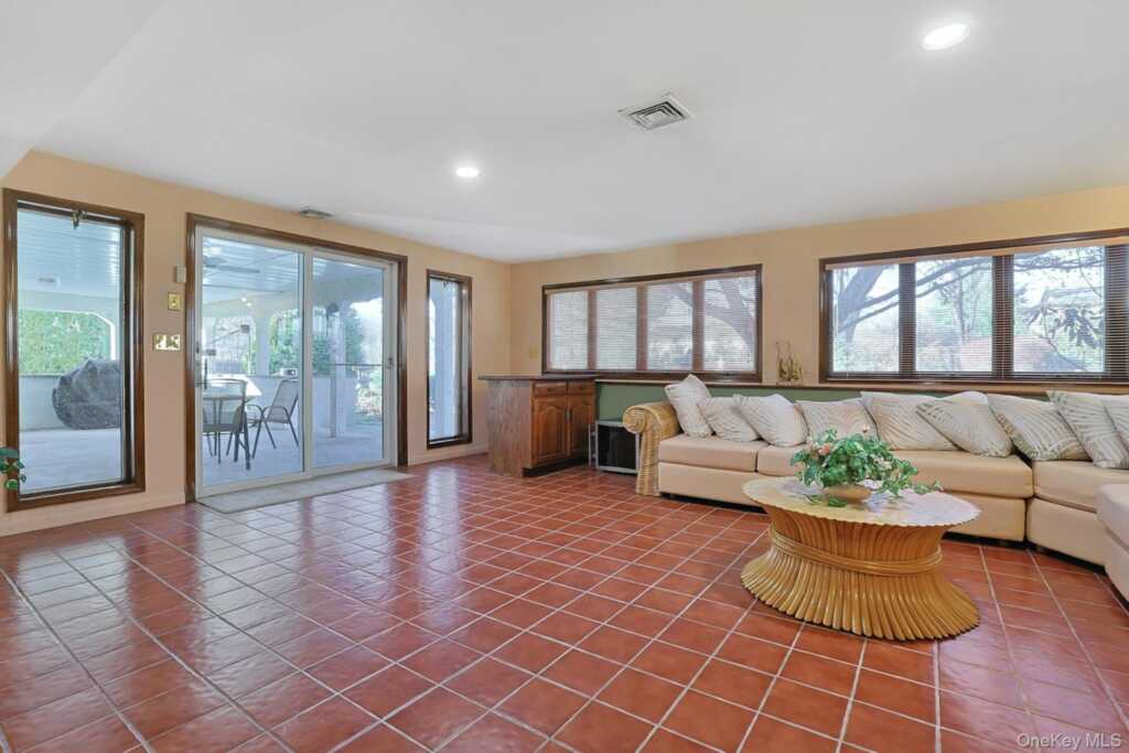 25 Tennyson Drive, Nanuet, NY 10954 - Photo 27 of 35