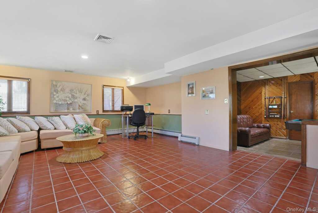 25 Tennyson Drive, Nanuet, NY 10954 - Photo 28 of 35