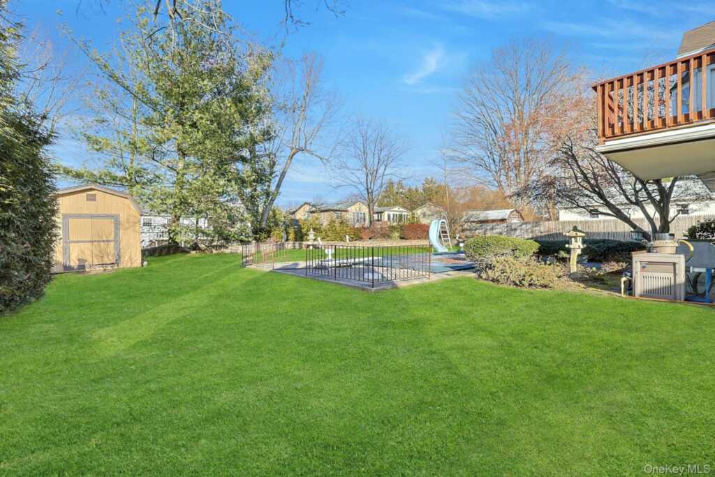 25 Tennyson Drive, Nanuet, NY 10954 - Photo 33 of 35