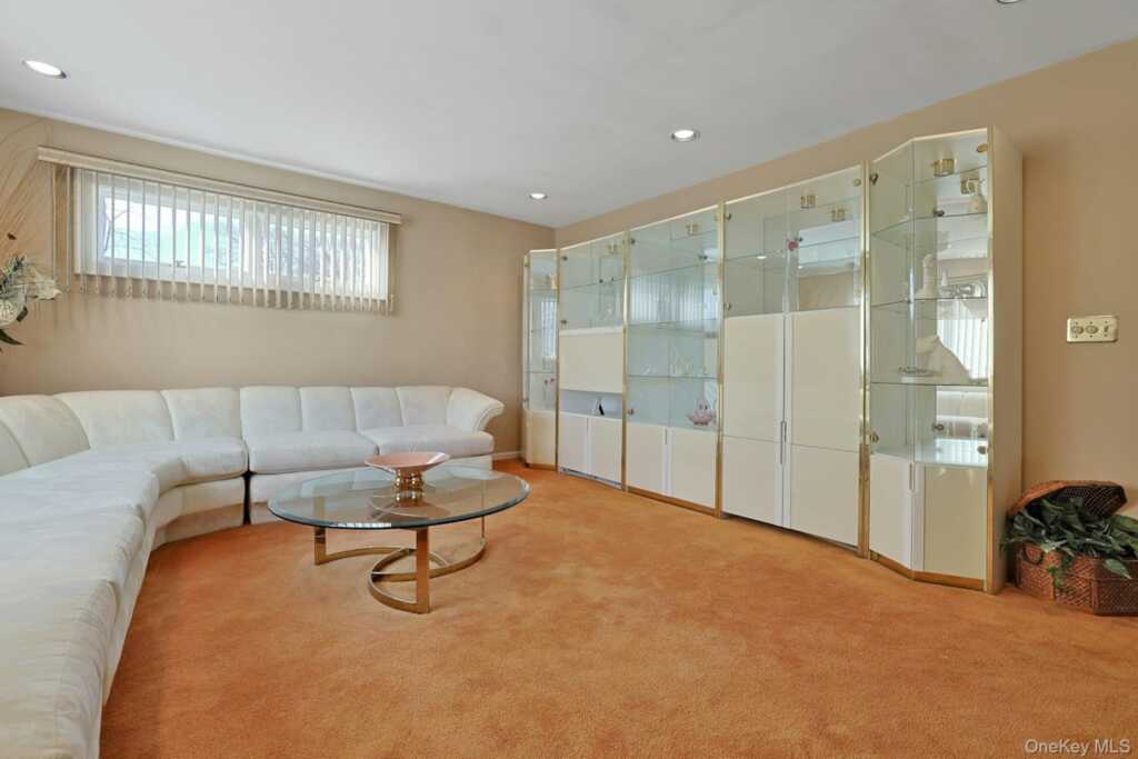 25 Tennyson Drive, Nanuet, NY 10954 - Photo 9 of 35