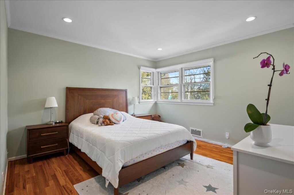 1079 Weaver Street, New Rochelle, NY 10804 - Photo 23 of 41