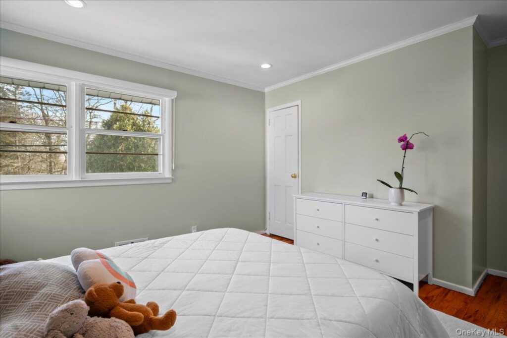 1079 Weaver Street, New Rochelle, NY 10804 - Photo 24 of 41