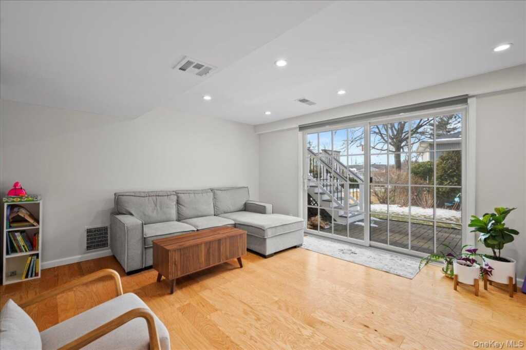 1079 Weaver Street, New Rochelle, NY 10804 - Photo 3 of 41